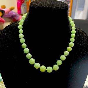 Fine pearl/ opaque jade